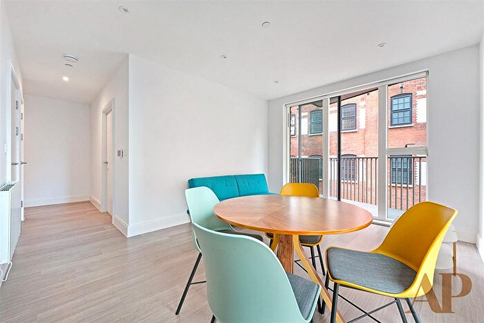 1 Bedroom Flat To Rent In Darjeeling House, Slough, SL1