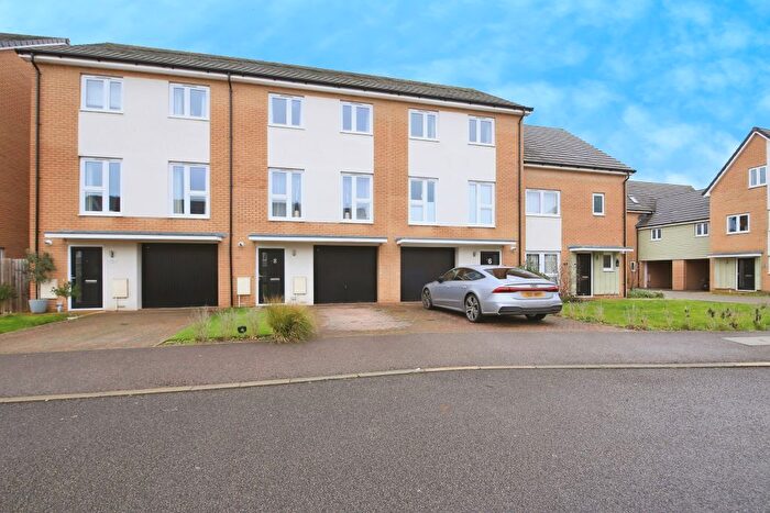 4 Bedroom Terraced House For Sale In Chapman Avenue, Peterborough, PE3