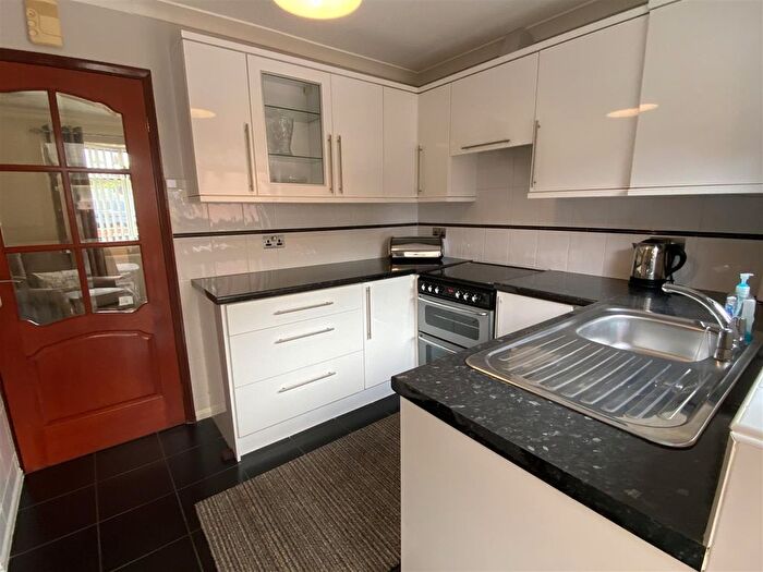 2 Bedroom Detached Bungalow For Sale In Pennine Way, Located Off Chiltern Road, Swadlincote, DE11