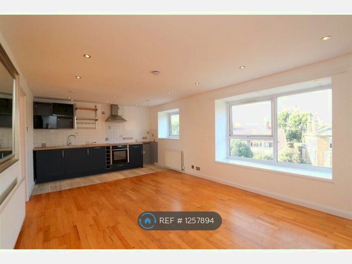 1 Bedroom Flat To Rent In High Street, Brentwood CM14