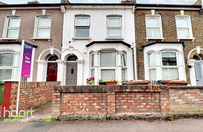 2 Bedroom Apartment For Sale In Nutfield Road, London, E15