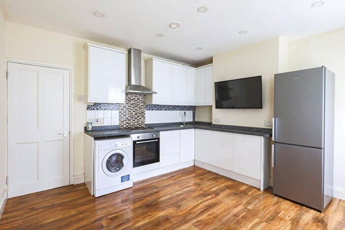 2 Bedroom Maisonette To Rent In Barnfield Gardens, Plumstead Common Road, Plumstead, London, SE18
