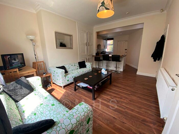 4 Bedroom End Of Terrace House For Sale In Thornville Row, Leeds, LS6