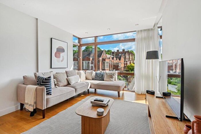 2 Bedroom Apartment For Sale In Lymington Road, West Hampstead, London, NW6