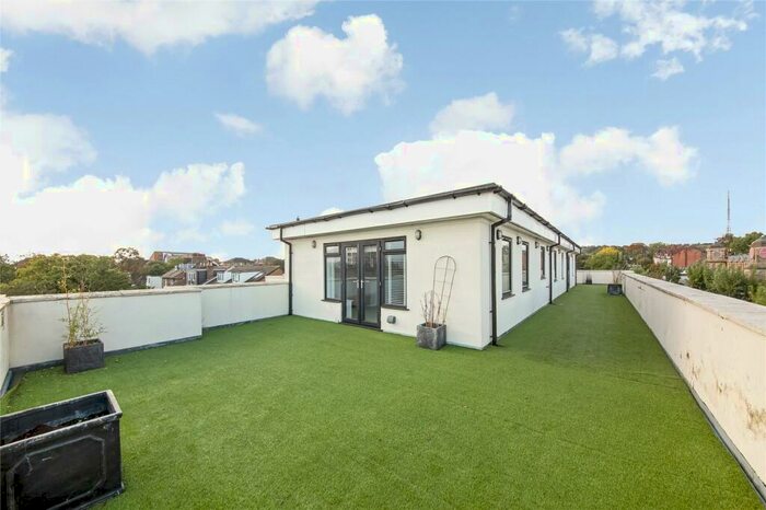 2 Bedroom Apartment To Rent In Suffolk Road, London, SE25