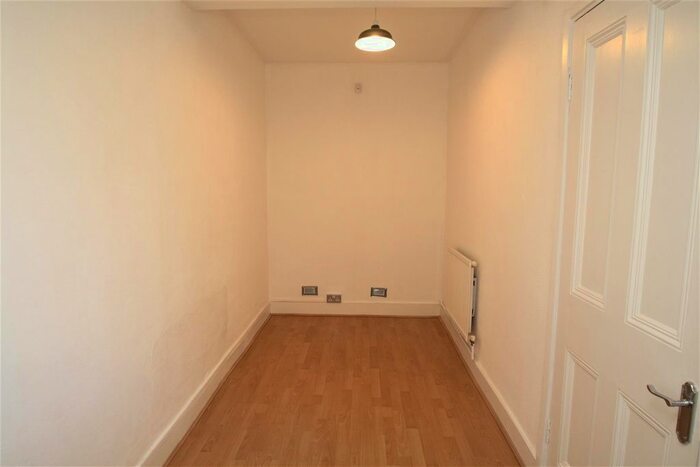 2 Bedroom Flat To Rent In Clifton Terrace, Southend-On-Sea, SS1