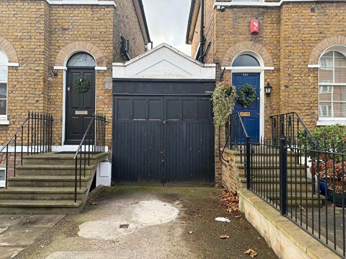 Garage / Parking To Rent In Lower Road, London, SE8