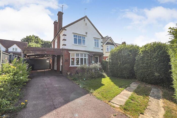 3 Bedroom Detached House For Sale In Wellingborough Road, Rushden, NN10