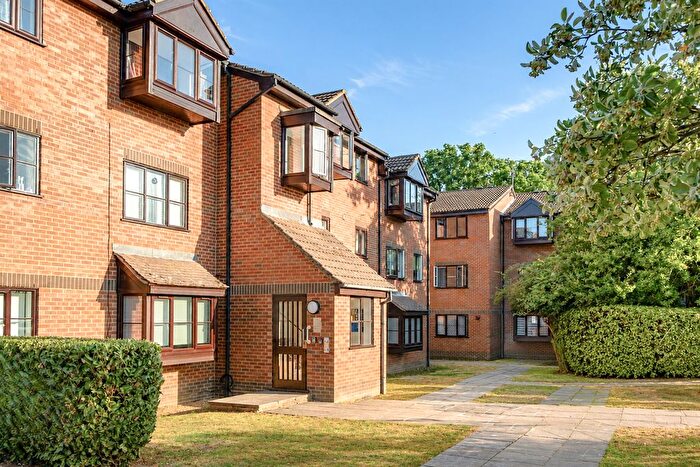 1 Bedroom Flat For Sale In Gladbeck Way, Enfield, EN2
