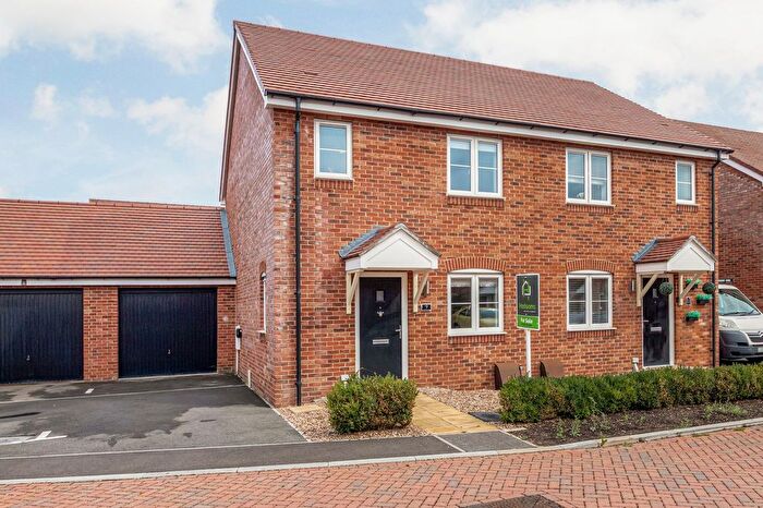 3 Bedroom Semi-Detached House For Sale In Chequers Lane, Grove, OX12