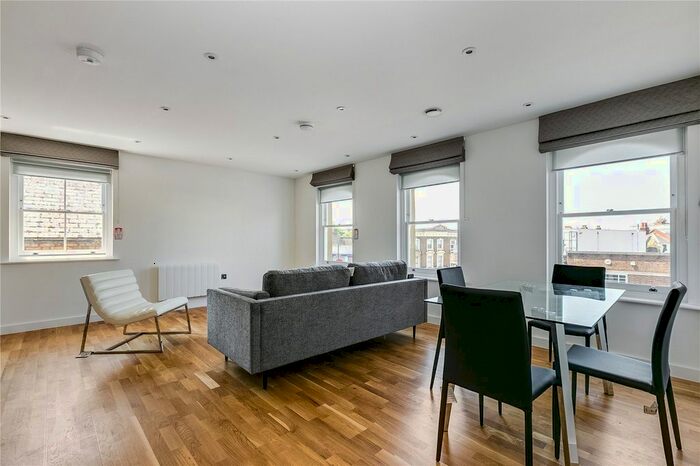 2 Bedroom Flat To Rent In Station Parade, Balham High Road, London, SW12
