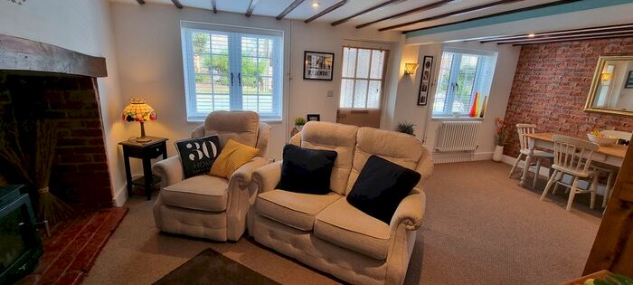 2 Bedroom Property For Sale In Hastings Road, Battle TN33