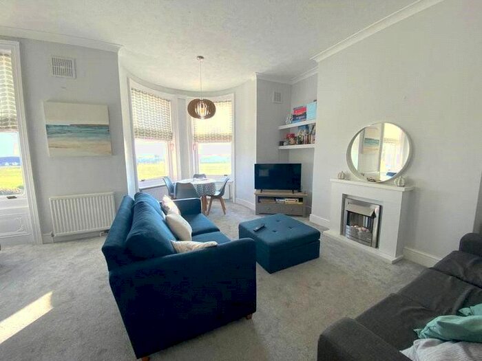 1 Bedroom Flat To Rent In South Terrace, Littlehampton, West Sussex, BN17