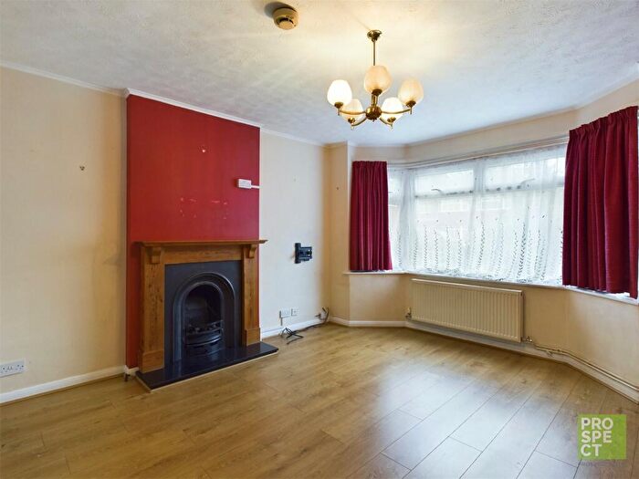 3 Bedroom Detached House To Rent In Blunden Road, Farnborough, Hampshire, GU14