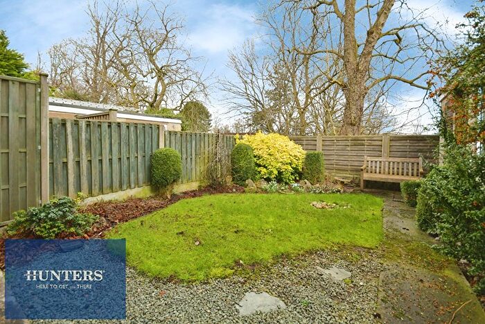 3 Bedroom Semi-detached House For Sale In Dale Road, Dronfield, S18