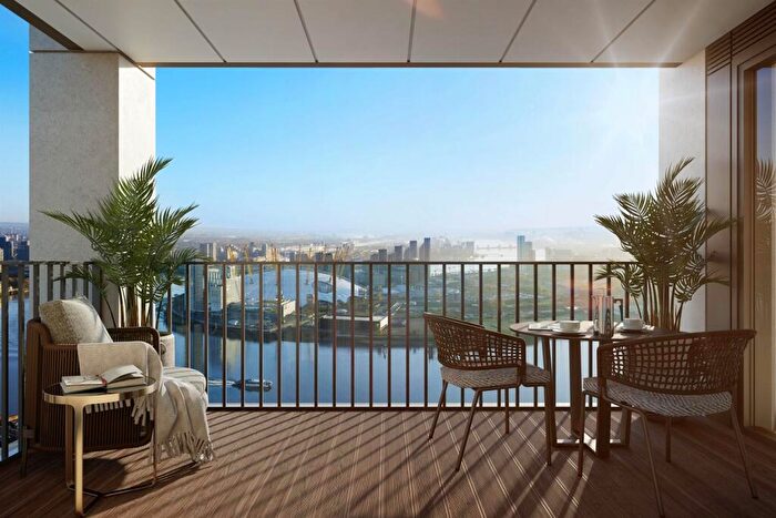 2 Bedroom Apartment To Rent In One Thames Quay, Marsh Wall, E14