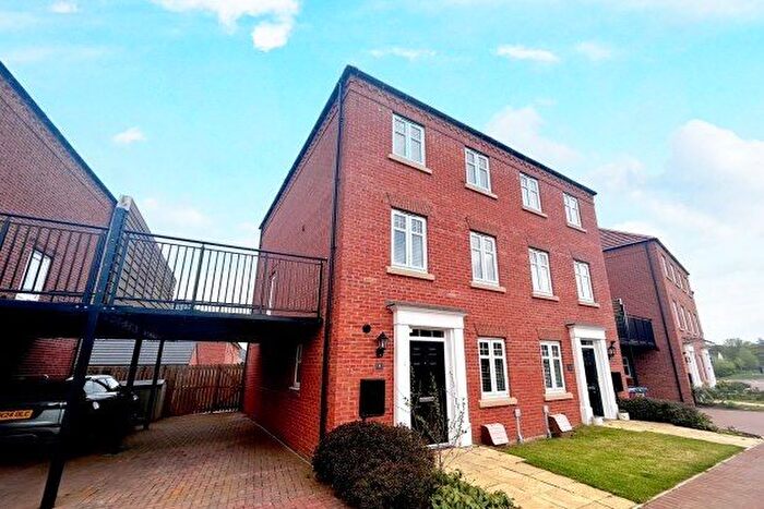 4 Bedroom Town House To Rent In Muirfield, Durham, DH1
