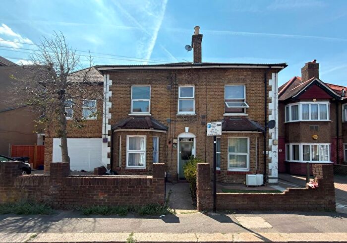 2 Bedroom Flat For Sale In Flat D, Hibernia Road, Hounslow, Middlesex, TW3