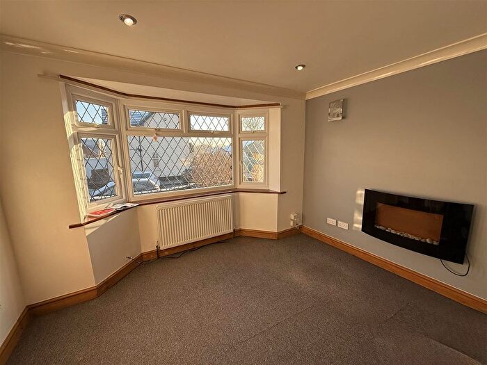 Semi-Detached House To Rent In Orchard Road, Kirkby-In-Ashfield, Nottingham, NG17