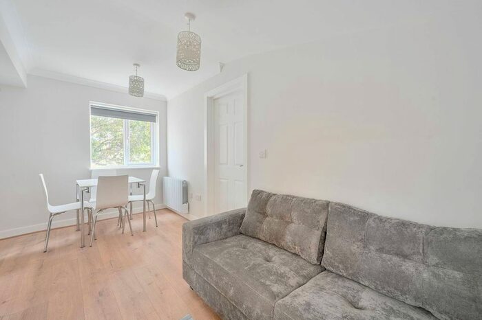 1 Bedroom Flat To Rent In The Vale, Acton, London, W3