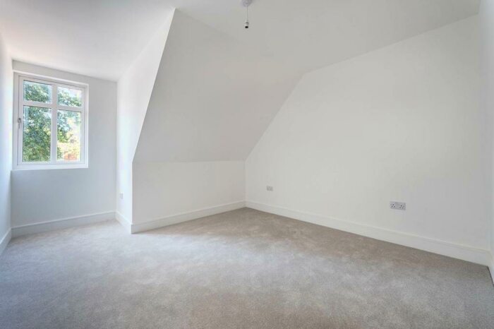 2 Bedroom Flat To Rent In Ark Apartments, South Croydon, CR2