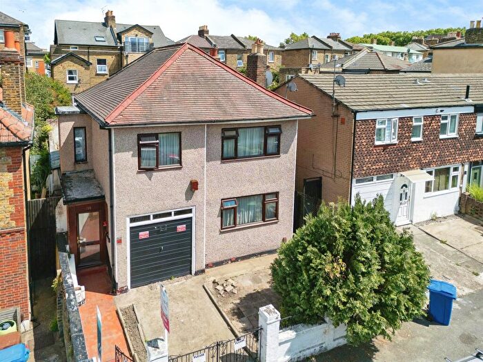 3 Bedroom Detached House For Sale In Barforth Road, London, SE15