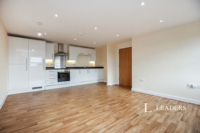 2 Bedroom Flat To Rent In St. Peters Gardens, Marefair, Northampton, NN1