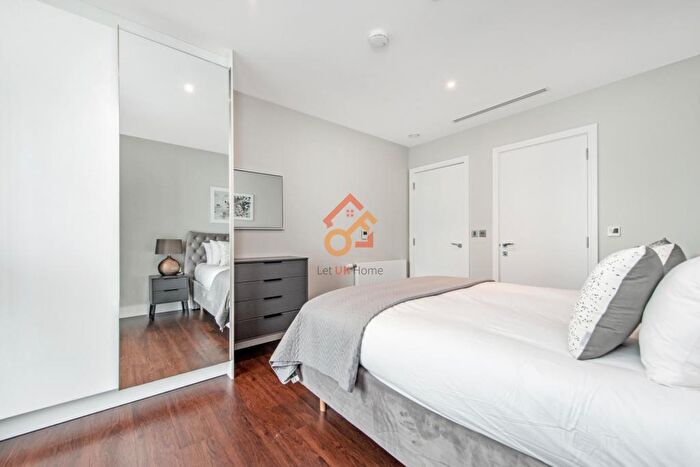 3 Bedroom Flat To Rent In Maine Tower, Harbour Way, London, E14