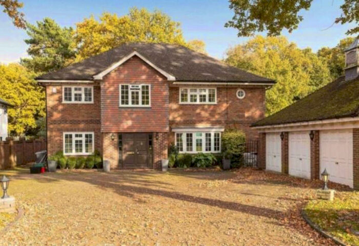 5 Bedroom Detached House To Rent In Birch Mead, Farnborough Park, Kent, BR6