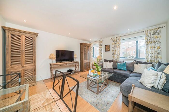 2 Bedroom Flat For Sale In Upper Richmond Road, Putney, SW15