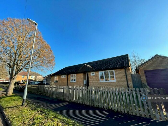 5 Bedroom Bungalow To Rent In Ramsden Square, Cambridge, CB4