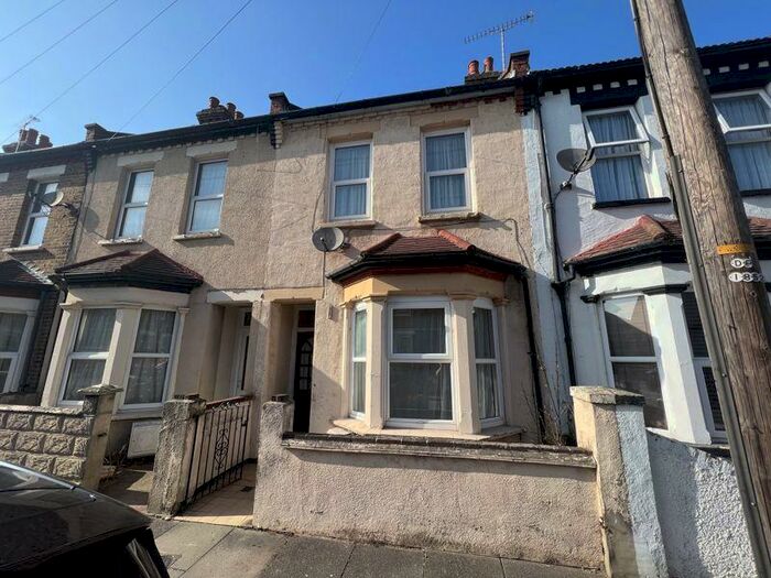 2 Bedroom Terraced House To Rent In Wallis Avenue, Southend-On-Sea, SS2