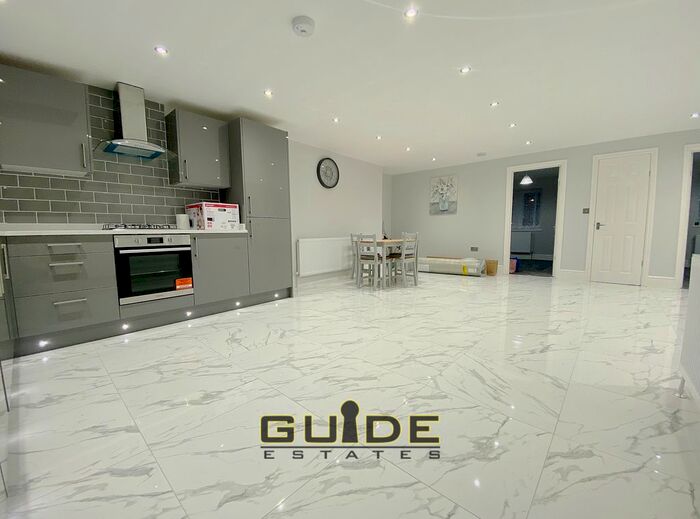 3 Bedroom Maisonette To Rent In Elsinore Avenue, Stanwell, TW19