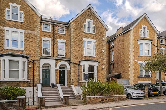 2 Bedroom Flat For Sale In Church Road, Richmond, TW10