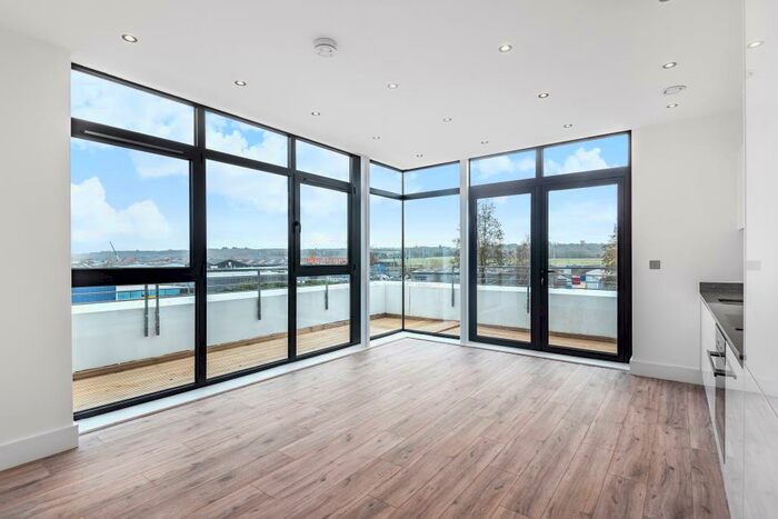 2 Bedroom Apartment To Rent In Newbury, Berkshire, RG14