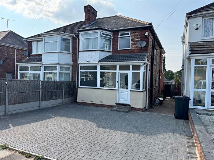 3 Bedroom Semi-detached House For Sale In Fairholme Road, Hodge Hill, Birmingham, B36