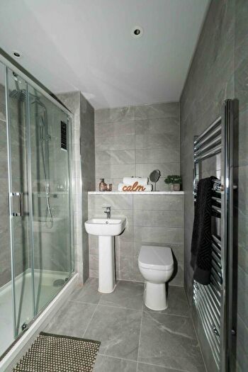 2 Bedroom Apartment To Rent In Cross Lane, Manchester, Greater Manchester, M5