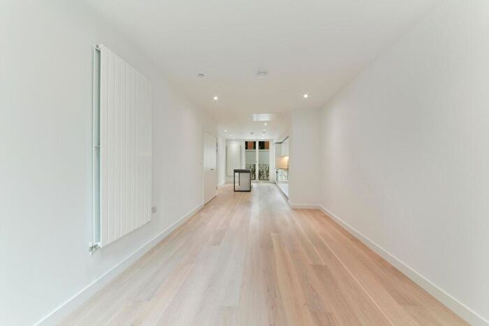 4 Bedroom Town House For Sale In Royal Crest Avenue, Royal Wharf, E16