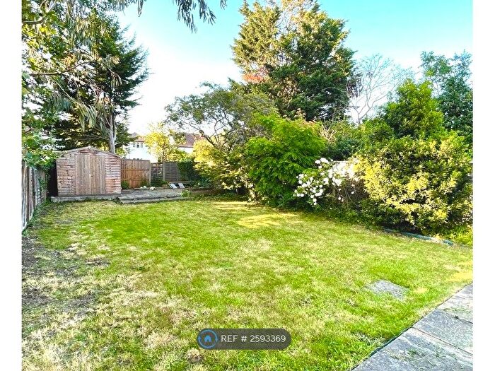 3 Bedroom Flat To Rent In Hampton, Hampton, TW12