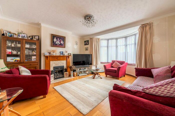 4 Bedroom Semi Detached House To Rent In Randall Avenue, Dollis Hill, London, NW2