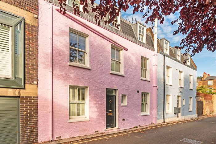 3 Bedroom Property For Sale In Carson Terrace, Holland Park, W11