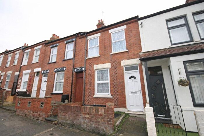 2 Bedroom Terraced House For Sale In Saxon Road, Biscot Area, Luton, LU3