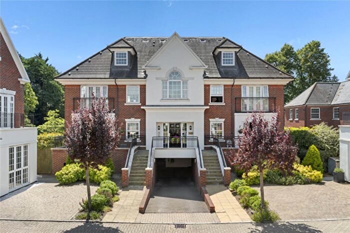 3 Bedroom Penthouse For Sale In White Lion Gate, Cobham, KT11