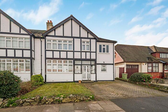 5 Bedroom Semi Detached House For Sale In Avondale Road, Bromley, BR1