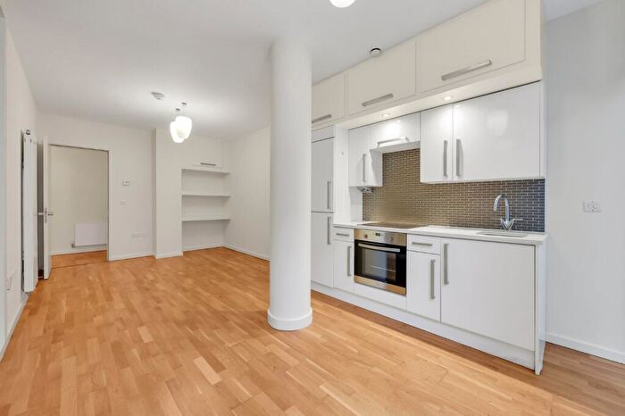 1 Bedroom Flat To Rent In - Holmes Road, Kentish Town, NW5