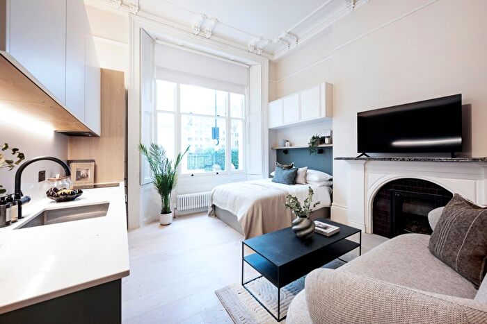 Studio To Rent In Kensington Gardens Square, London, W2