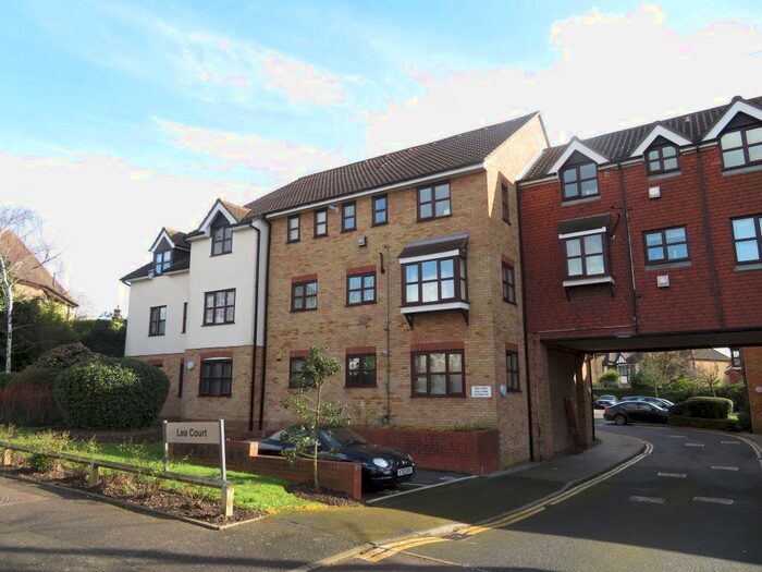 2 Bedroom Flat To Rent In The Ridgeway, Chingford, London, E4