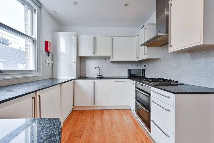 3 Bedroom Flat To Rent In High Holborn, Holborn, London, WC1V