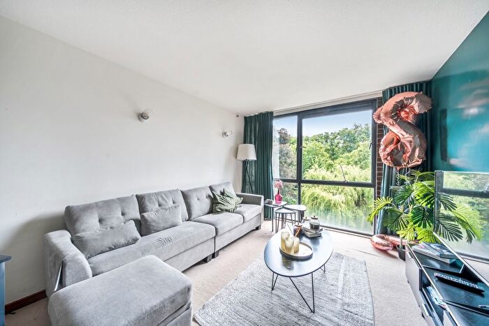 2 Bedroom Flat To Rent In Lansdowne Walk, London, W11