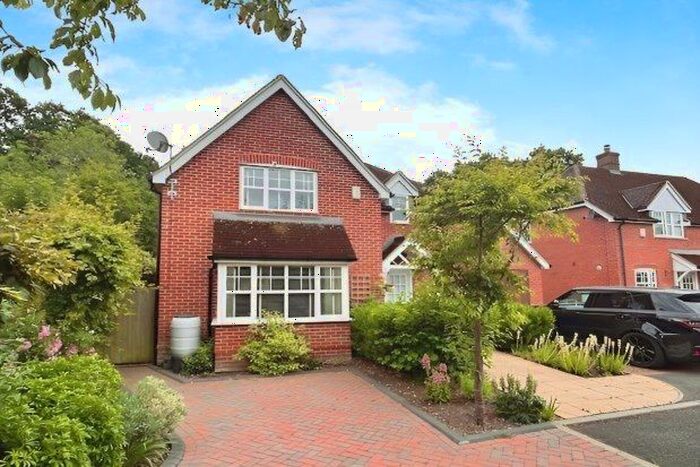 4 Bedroom Property To Rent In Stanley Close, Tadley, RG26